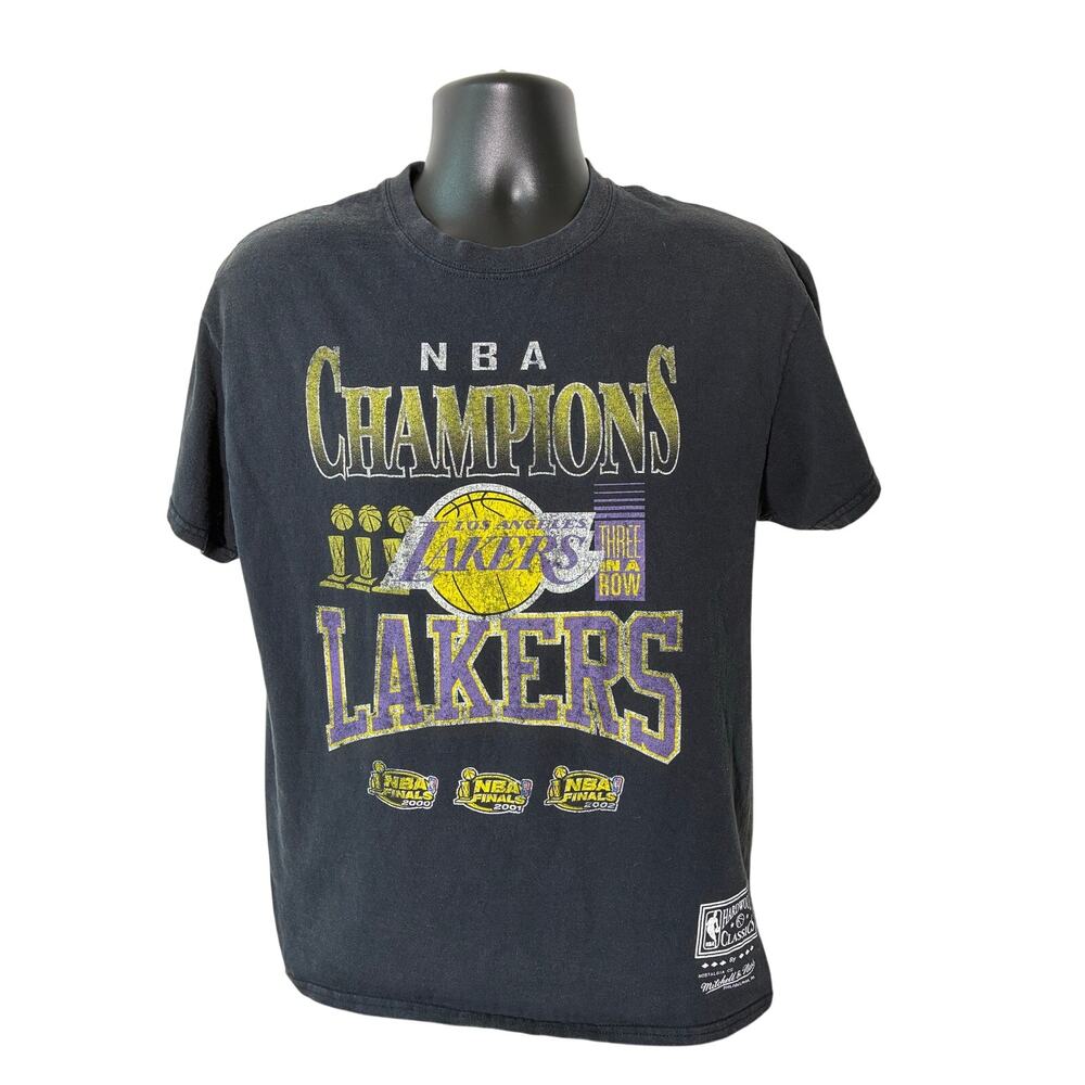 LA Lakers 3 Peat Champions Mitchell & Ness T Shirt M